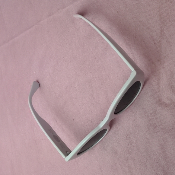 Petals and Peacocks White Round Sunglasses - Picture 3 of 6